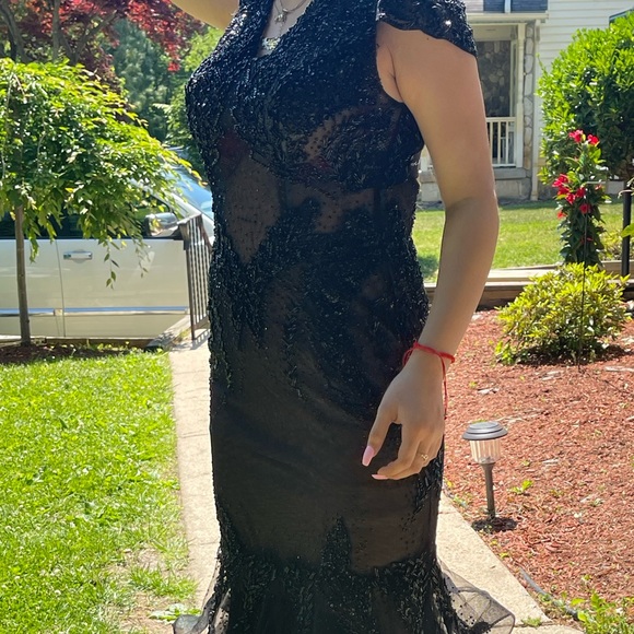 Beautiful black prom dress - Picture 7 of 8